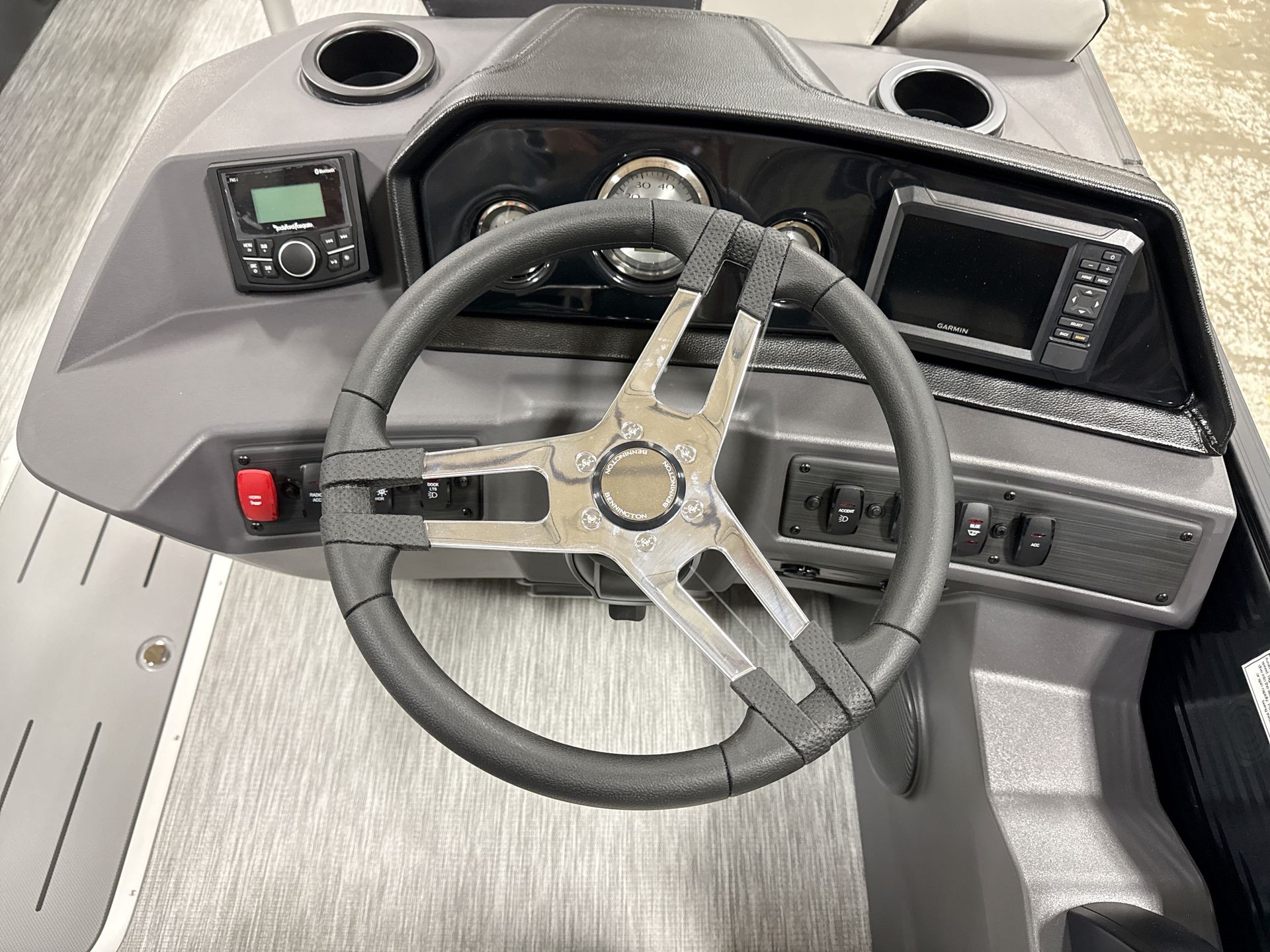 2026 Bennington S1 22 Stern Radius