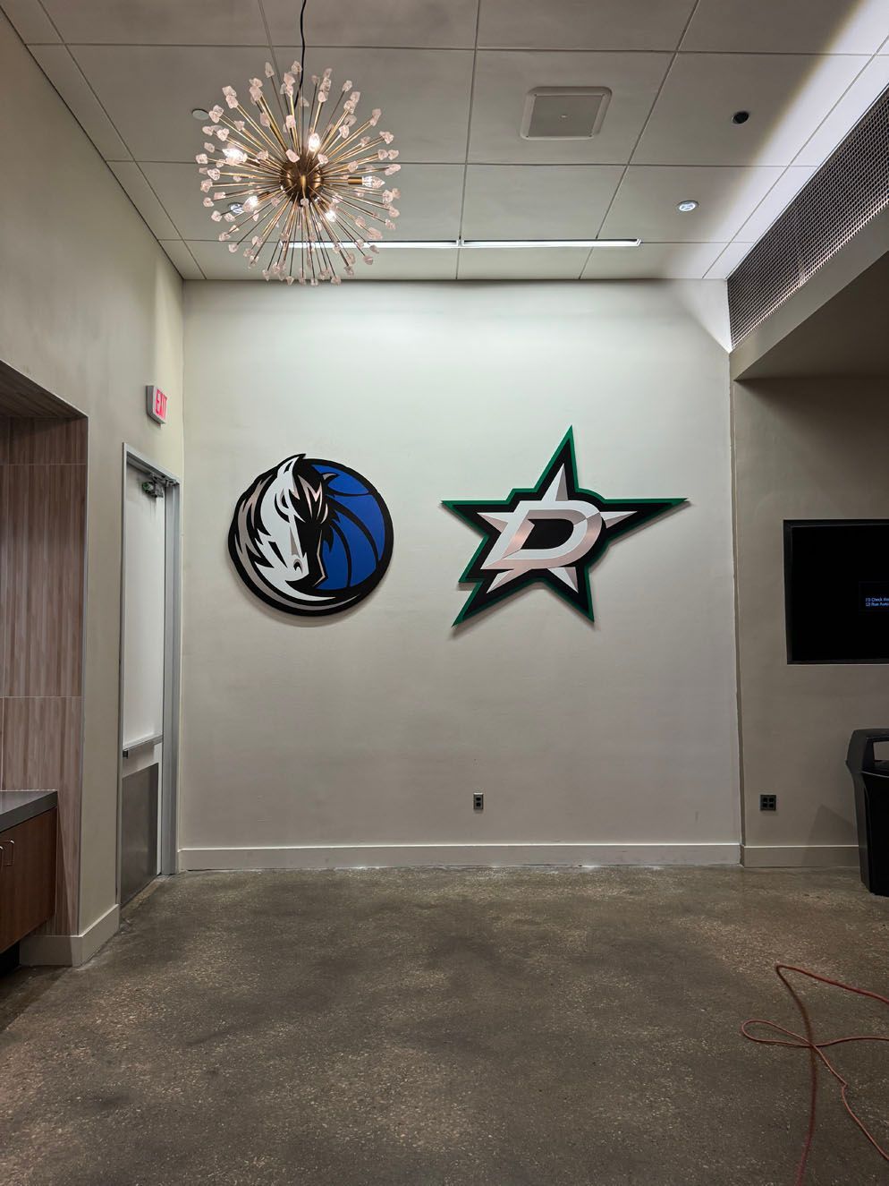 A room with a basketball and a star on the wall