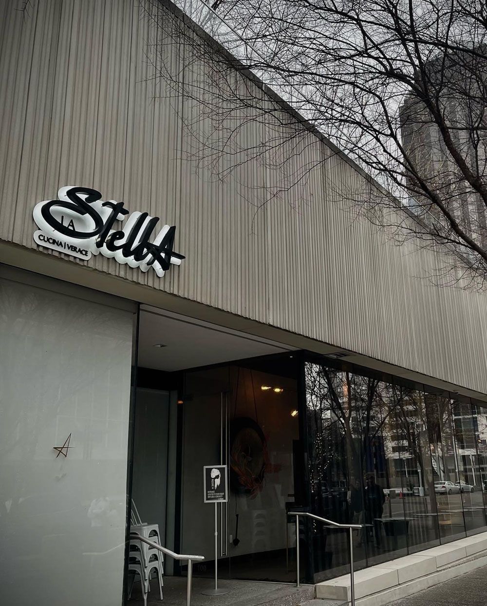 A building with a sign that says stella on it