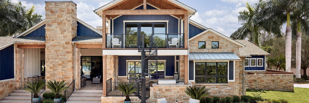 A large house with a lot of windows and a balcony.