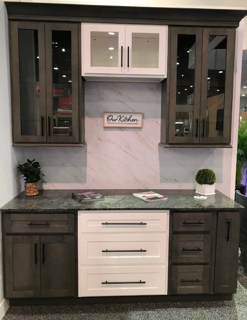 A kitchen with a sign on the wall that says dry kitchen