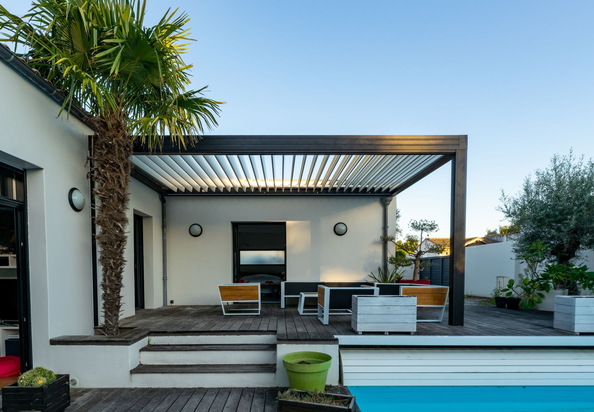 louvered roof pergola