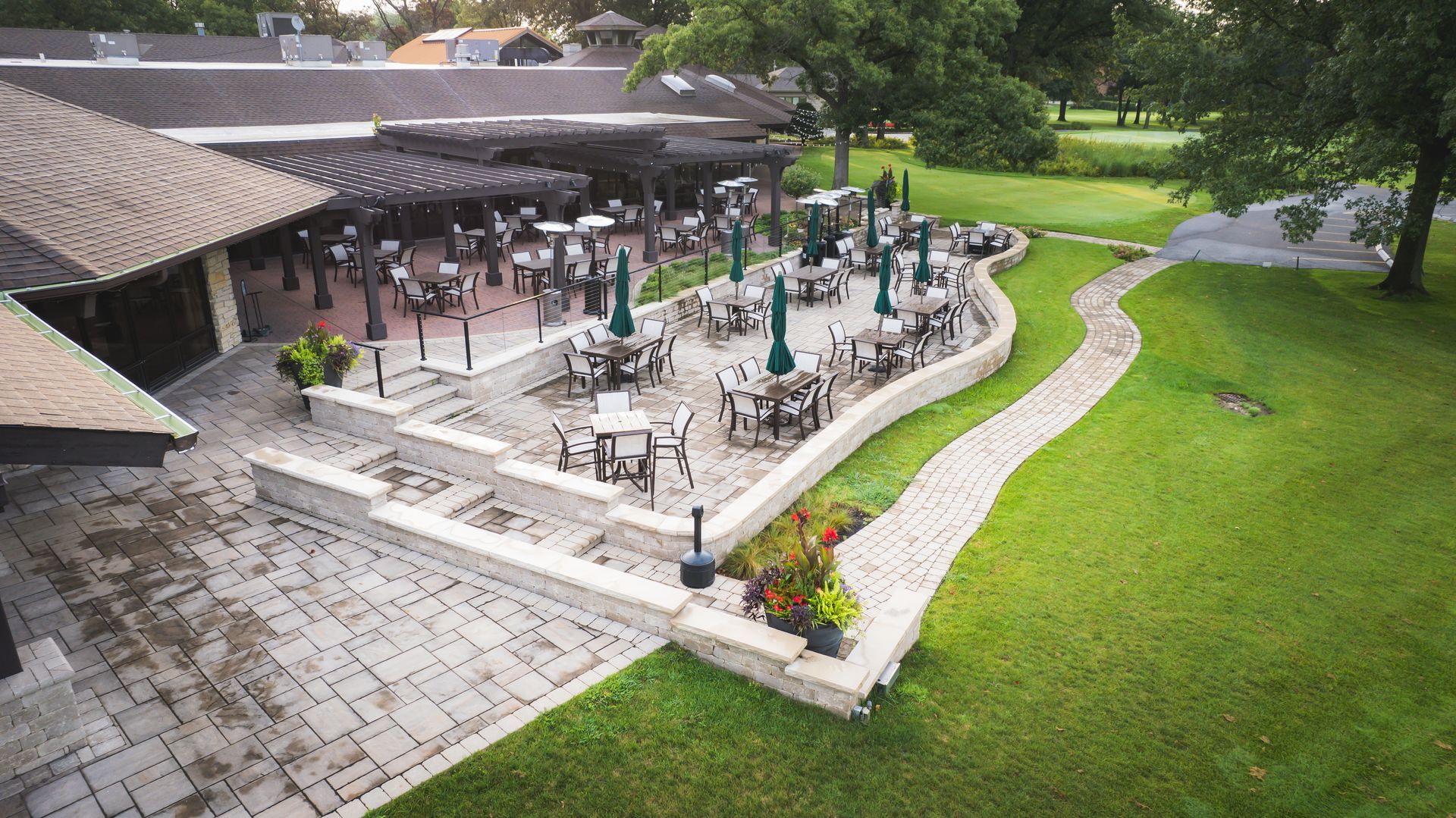 An aerial view of a restaurant with tables and chairs