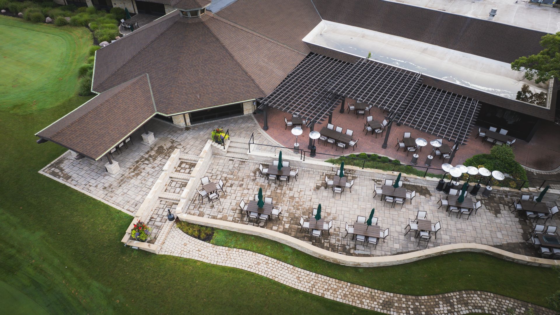 An aerial view of a restaurant with tables and umbrellas.