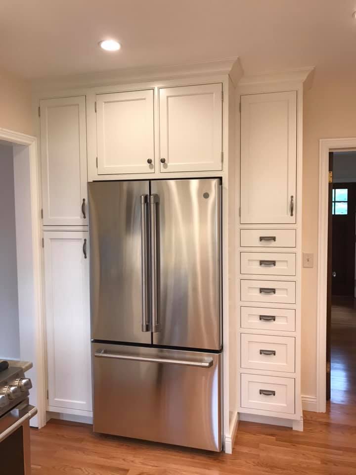 Wall mounted refrigerator