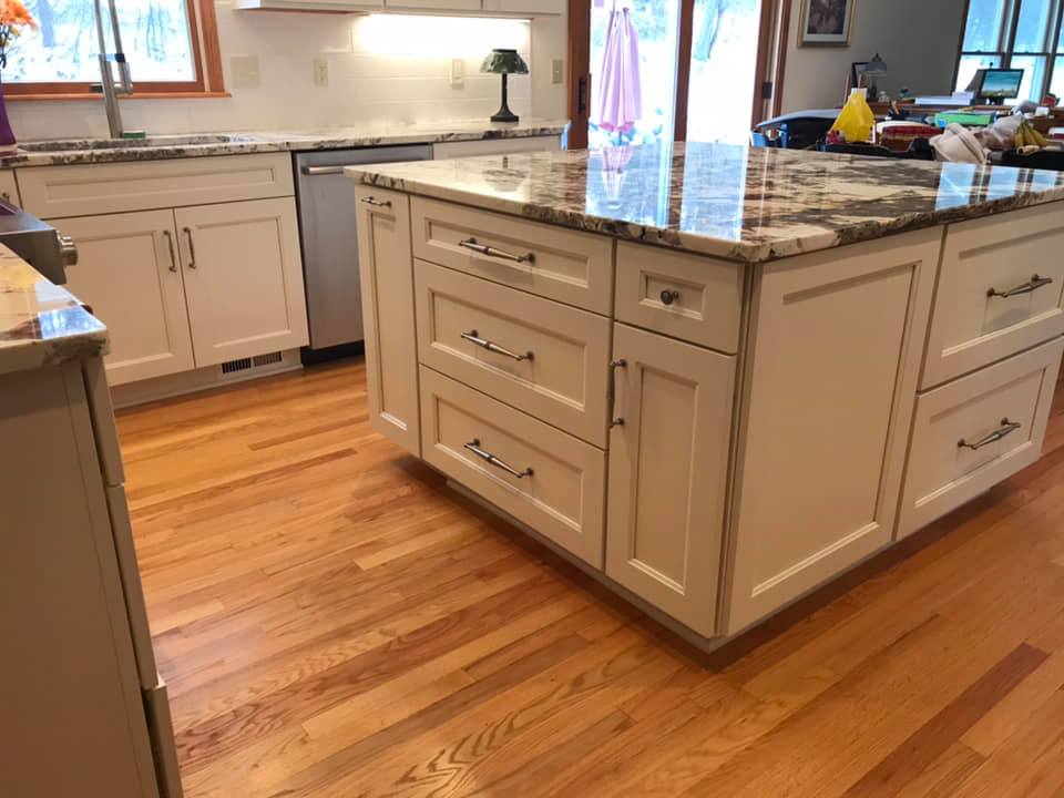 Kitchen cabinet and countertop