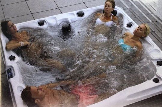 Friends in a tub