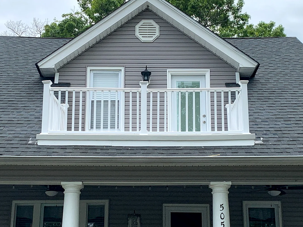 A house with a balcony on the top of it.