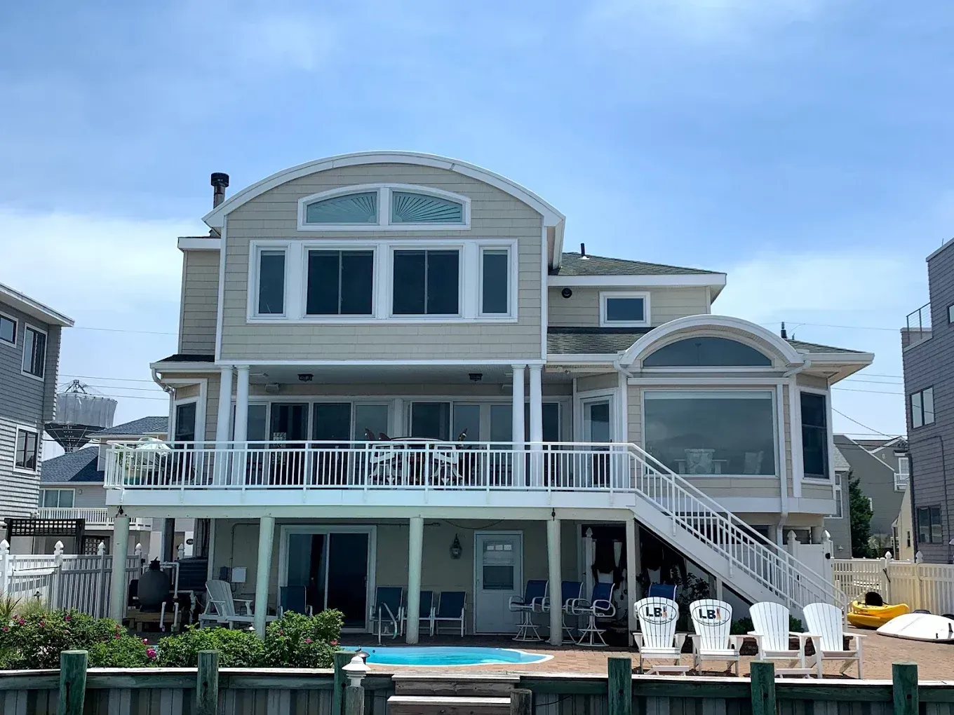 Universal Fiberglass and Contracting LLC