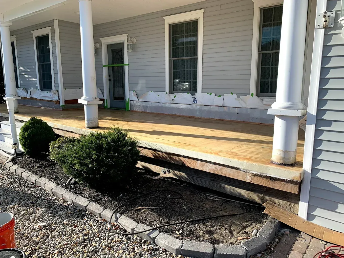 Universal Fiberglass and Contracting LLC