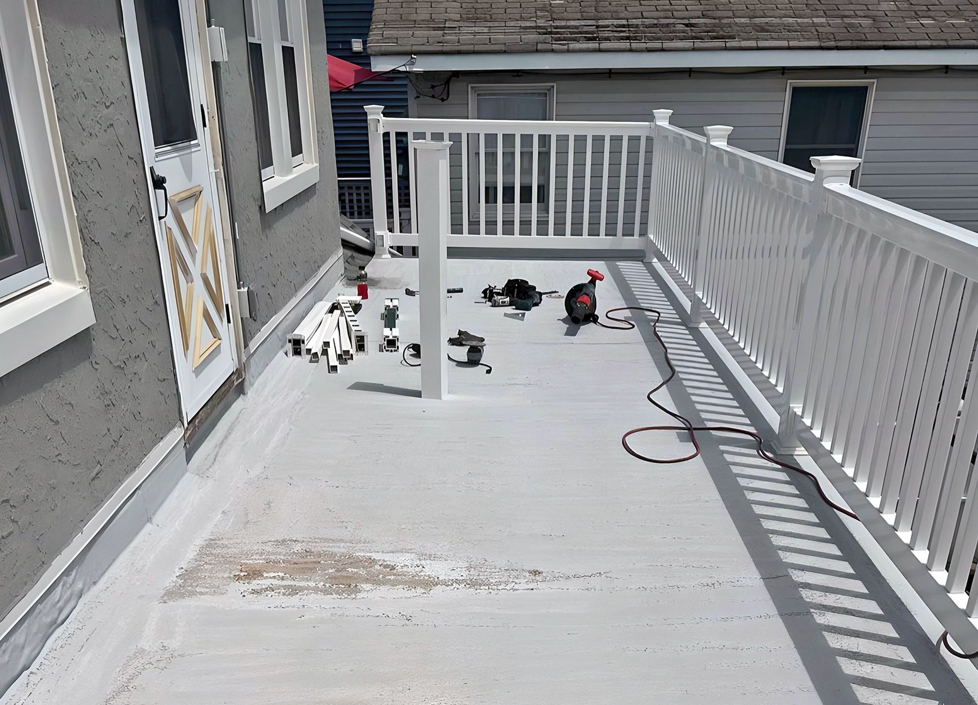 Universal Fiberglass and Contracting LLC