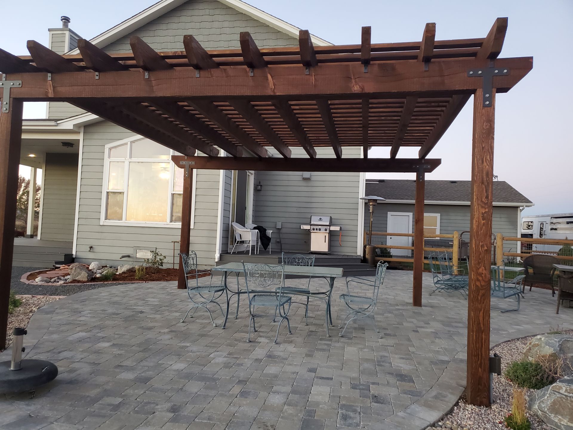 rogue-custom-decks-and-outdoor-living