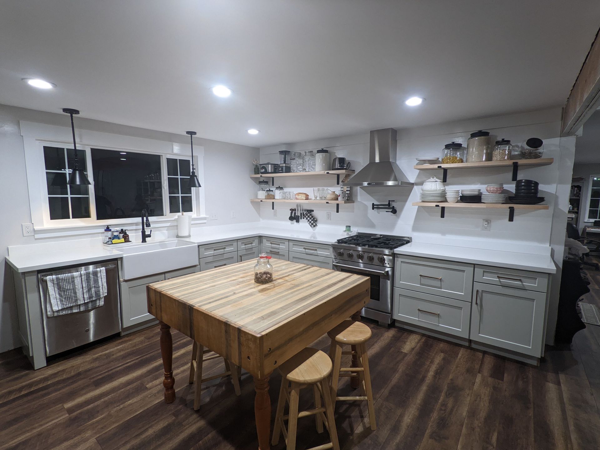 Image placeholder with gray background and text 