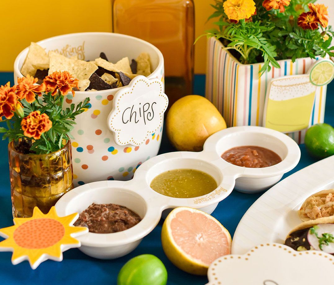 A bowl of chips with a sign that says chips on it