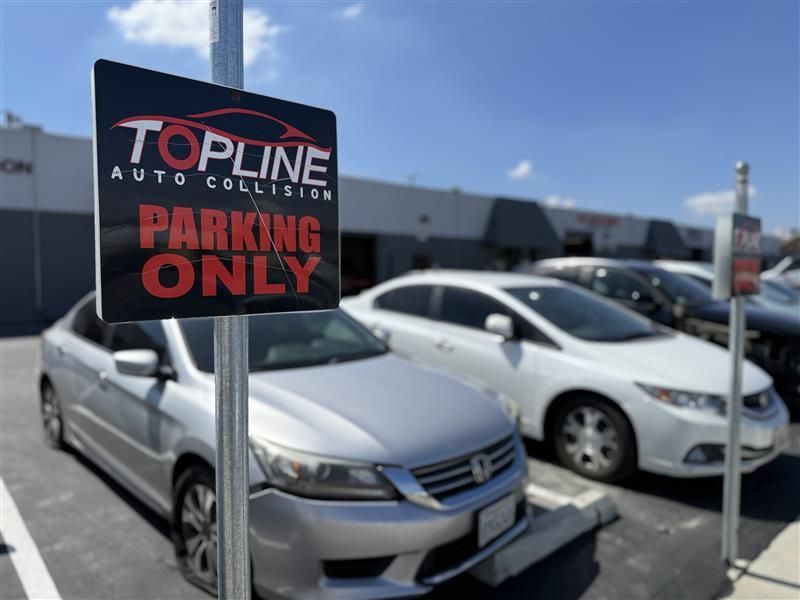 Sign for Topline Auto Collision with 