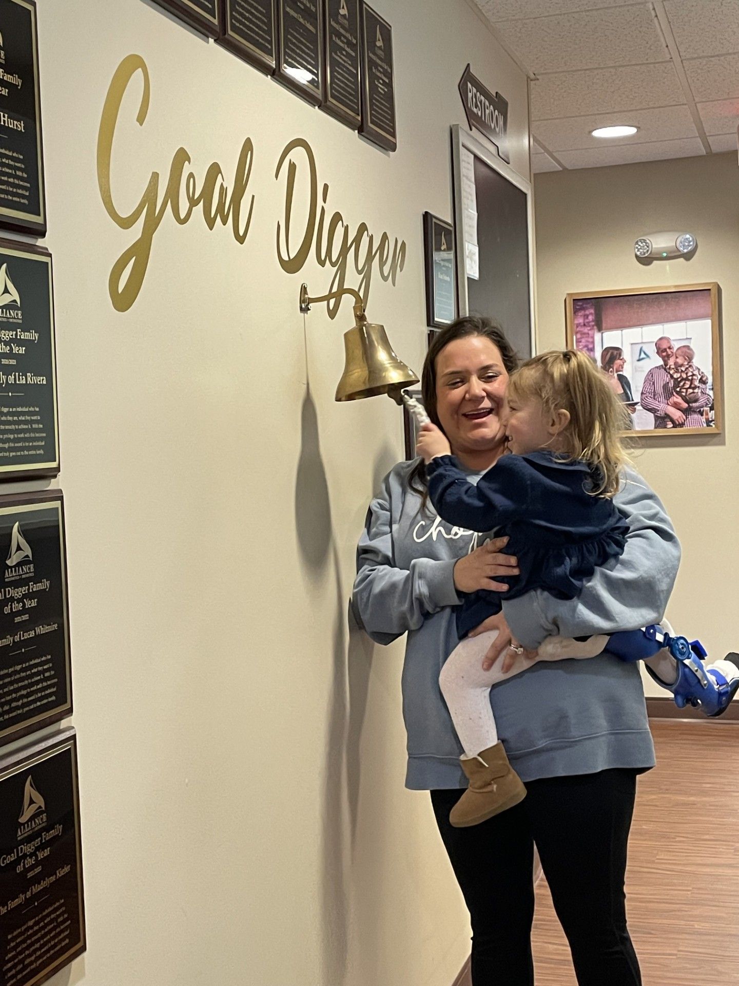 Shelves display various orthotic devices in a clinical setting; black, patterned, and neutral-toned braces.