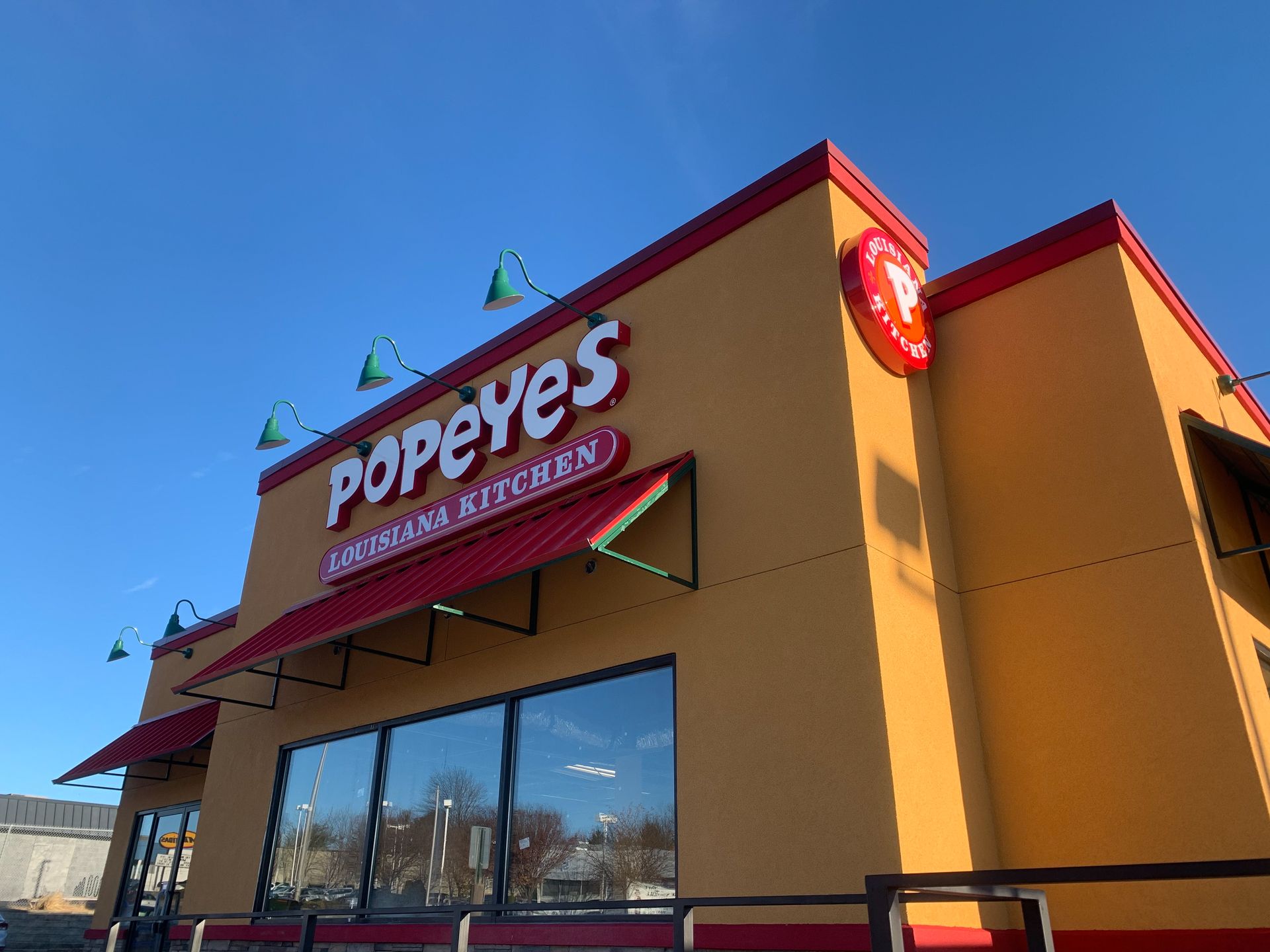 A sign that says Popeyes.
