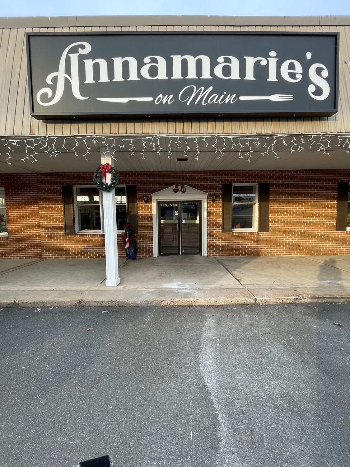 A box sign that reads Annamarie's on Main.