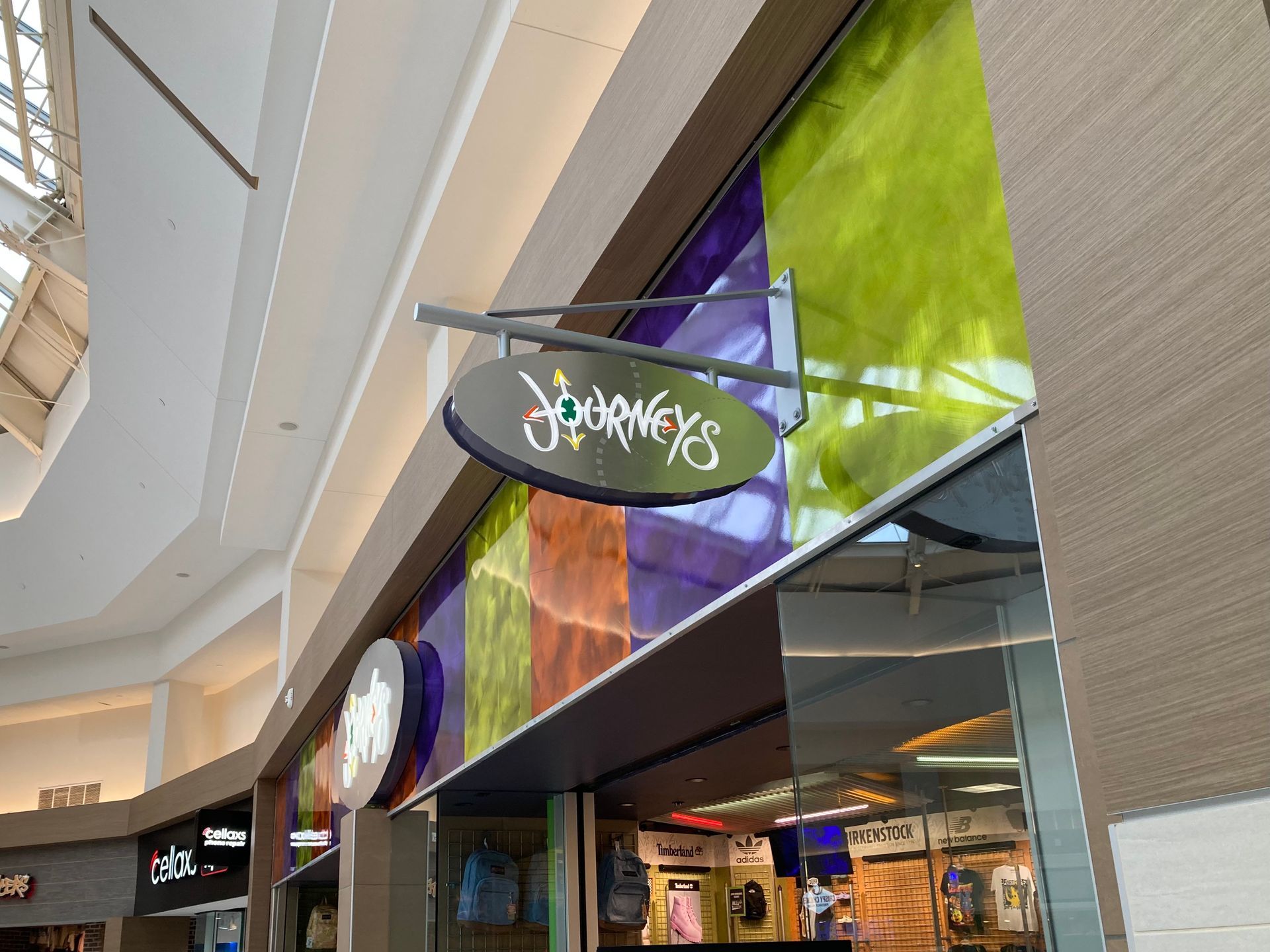 A store front with a sign that says Journeys