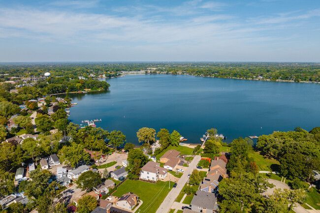 aerial view of lake zurich in lake zurich, il