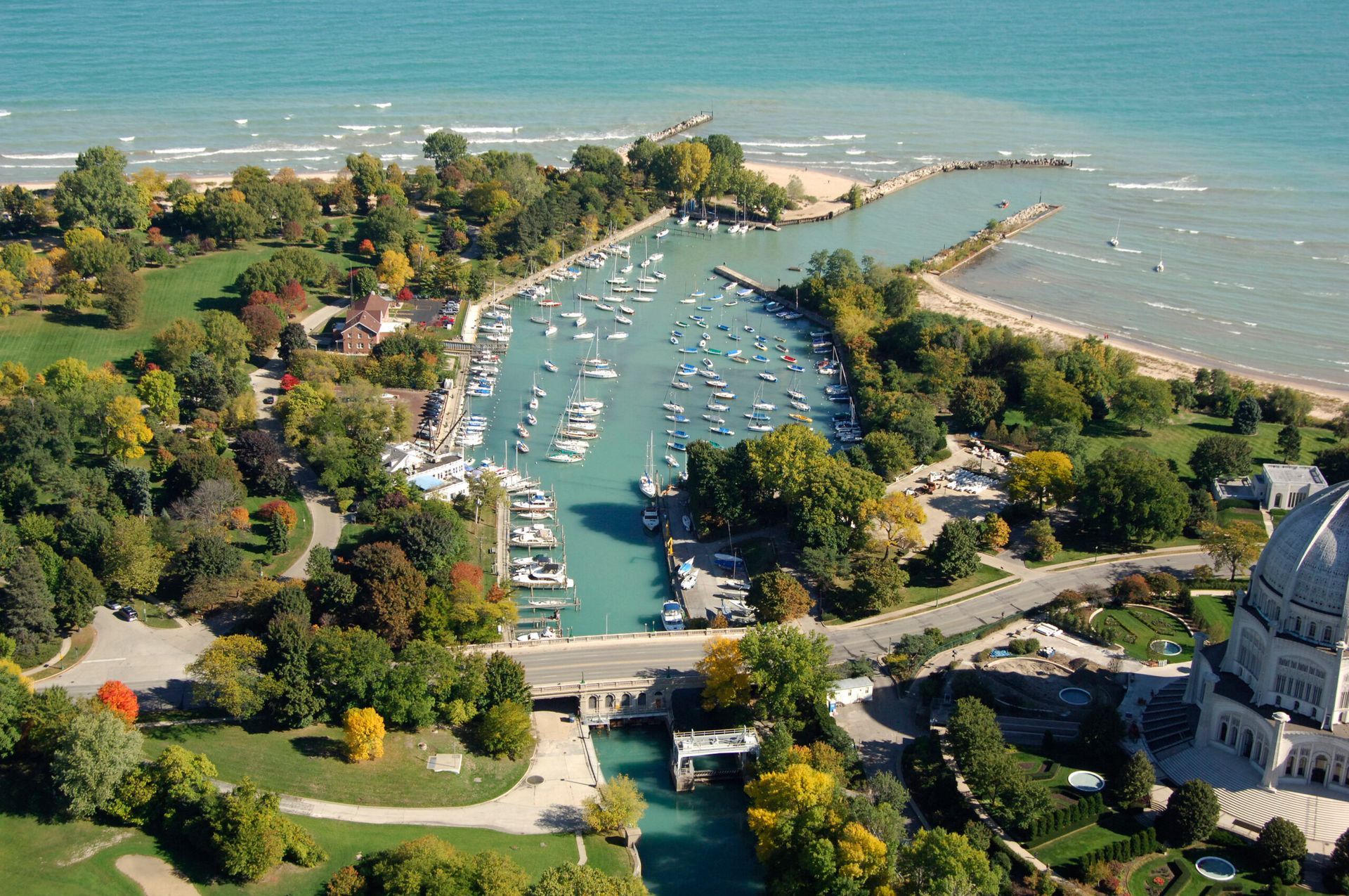 aerial view of wilmette, il and lake michigan