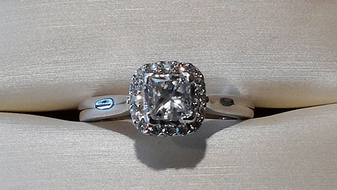 Ring with diamond