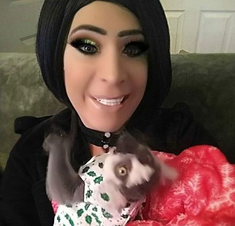 Laura Braun and her lemur