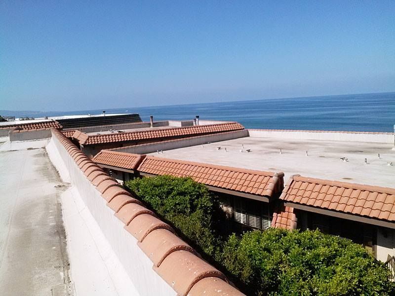 A view of the ocean from the roof of a building