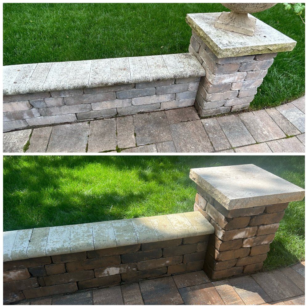 Comparison of before/after cleaning of a retaining wall and pillar. The wall and pillar are made of stone bricks, with moss growth.