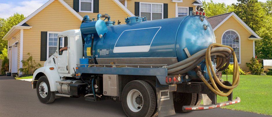 Septic cleaning truck