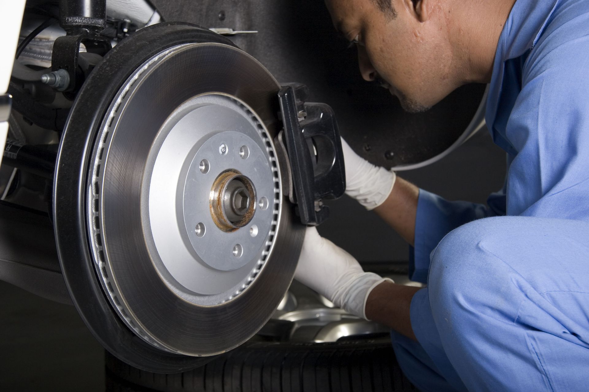 3 Signs Your Vehicle's Brakes Should Be Serviced