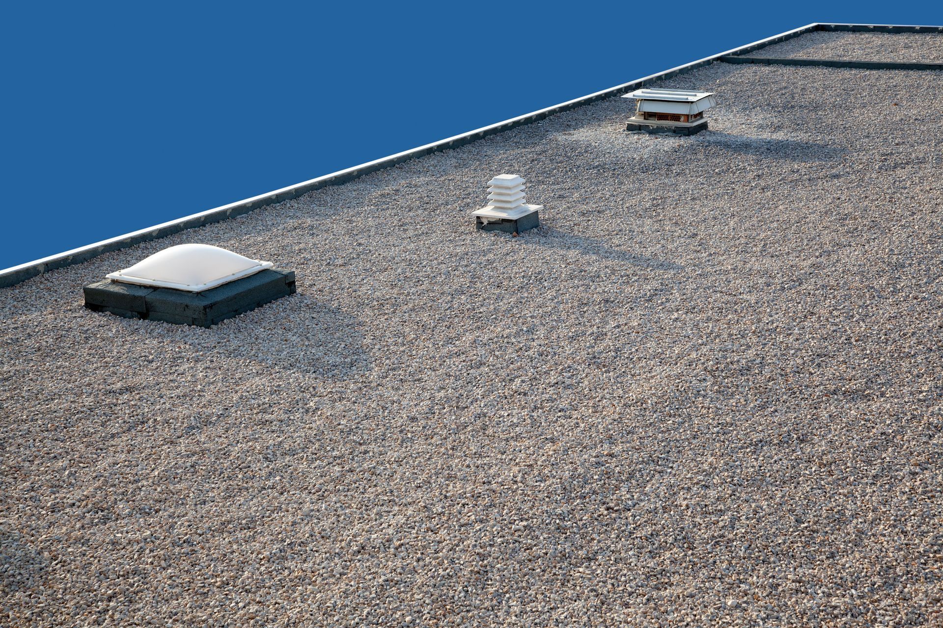 Is a Tar and Gravel Roof Right for Your Building?