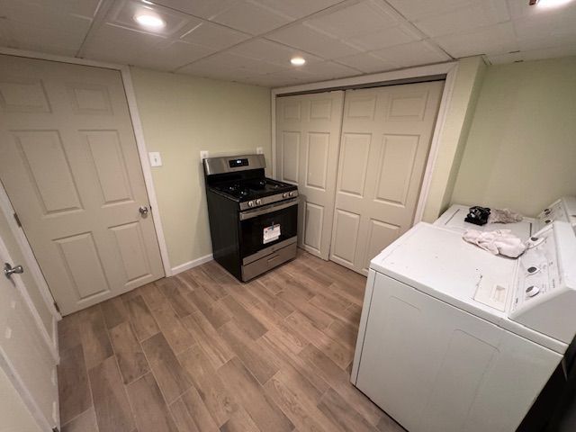 A kitchen with a stove and a washer and dryer.