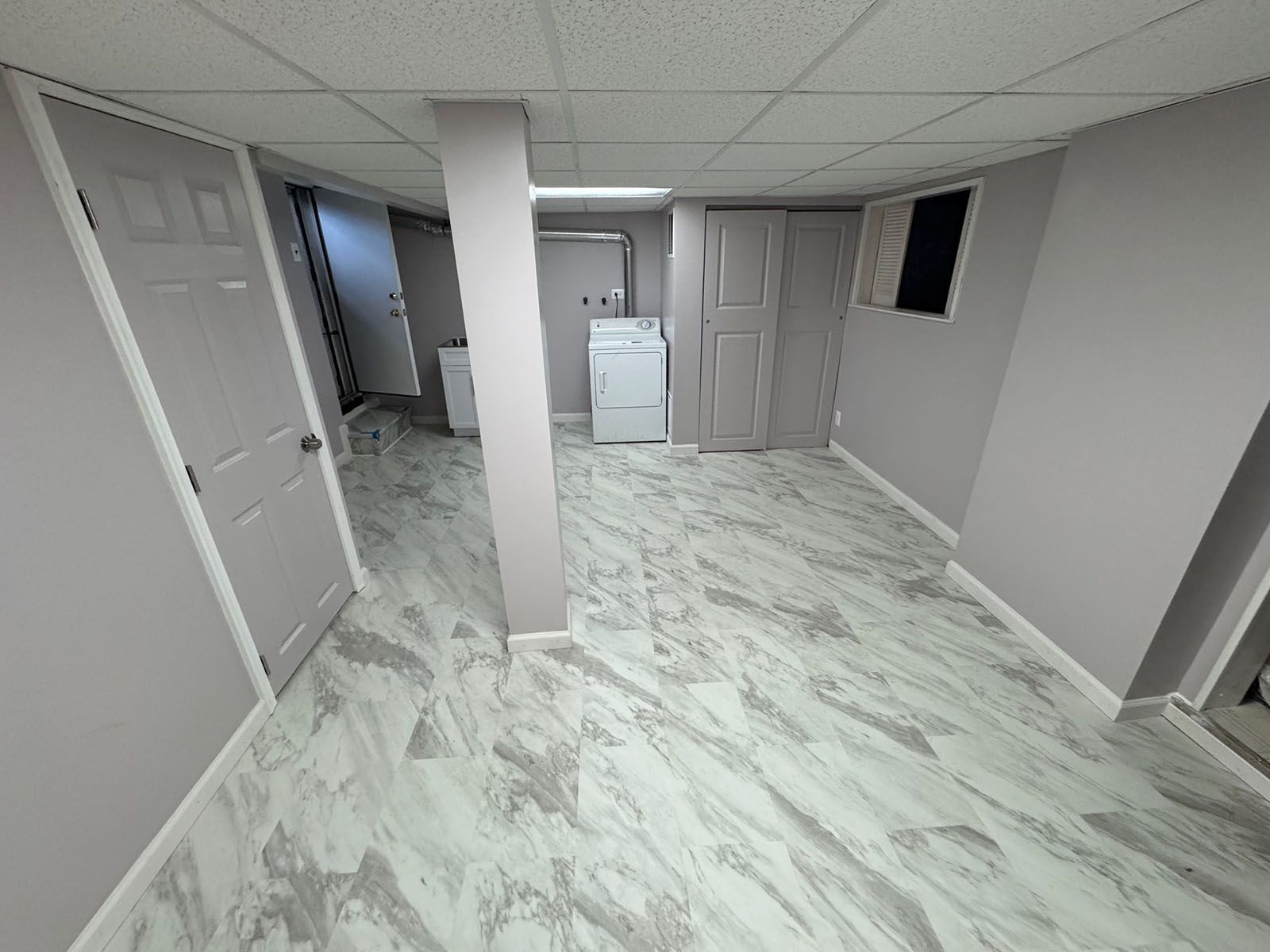 A laundry room with a washer and dryer in it